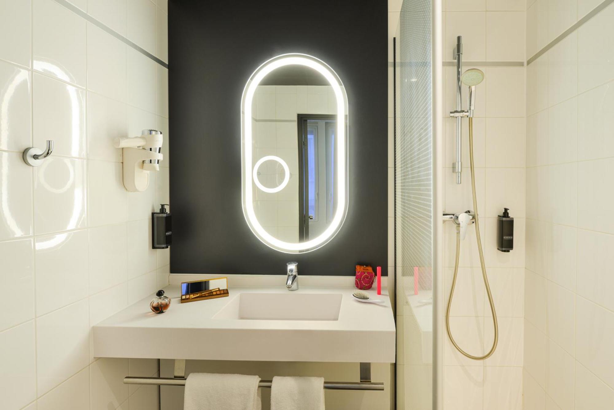 Hotel Ibis Gare De L Est 10ème Parigi