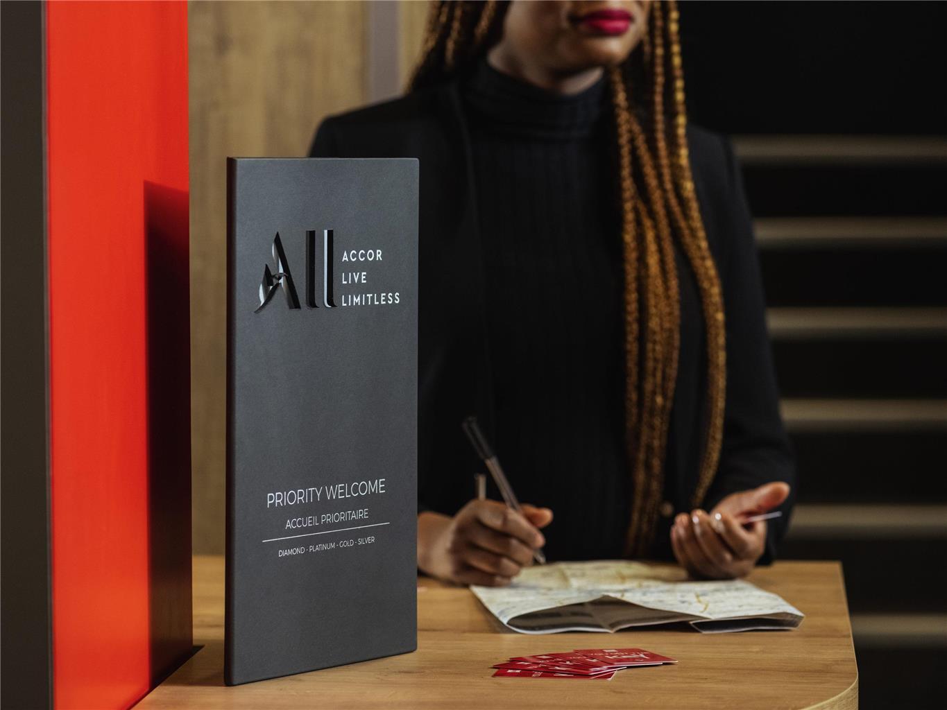 Hotel Ibis Gare De L Est 10ème Parigi